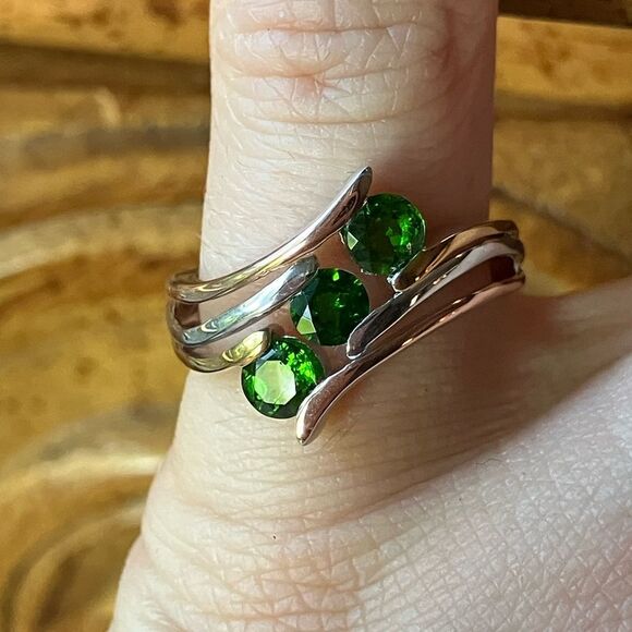Natural Chrome Diopside Sterling Silver Ring Size 5 - Picture 1 of 9